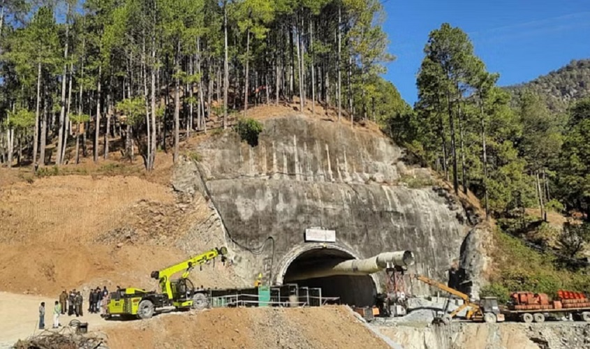 Tunnel Collapse: सिल्क्यारा सुरंग में फंसे 41 मजदूरों को बचाने के प्रयासों में अंतर्राष्ट्रीय विशेषज्ञ हुए शामिल