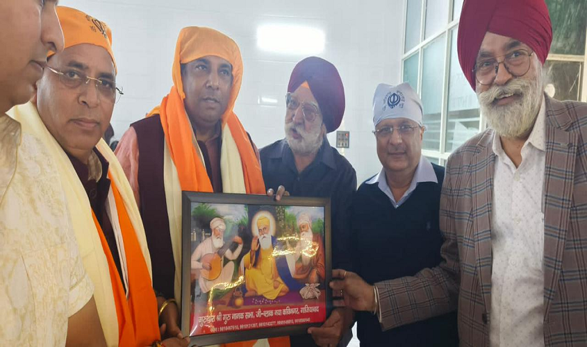 Ghaziabad: ग़ाज़ियाबाद के कविनगर गुरुद्वारा में श्रद्धा के साथ मनाया गया गुरू नानक देव जी का 554वां प्रकाश पर्व
