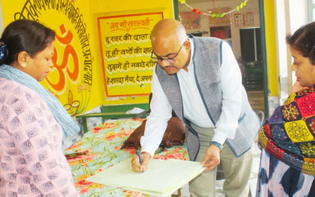 Baghpat : डीएम के स्कूल पहुंचने पर 8 शिक्षक रहे अनुपस्थित, जानिए लापरवाह शिक्षकों के खिलाफ क्या एक्शन लिया गया
