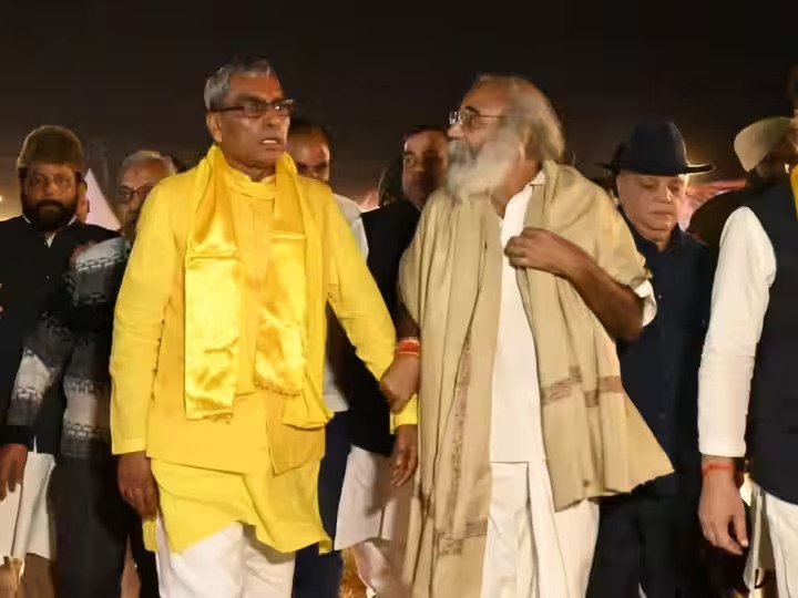 UP Politics : क्या भाजपा में शामिल होंगे आचार्य प्रमोद कृष्णम ? ओपी राजभर के साथ दिखा आचार्य का अलग अंदाज