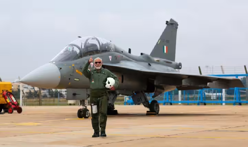 PM Modi: लड़ाकू विमान तेजस में प्रधानमंत्री नरेंद्र मोदी ने भरी उड़ान, बोले, ‘हमें गर्व है कि..’