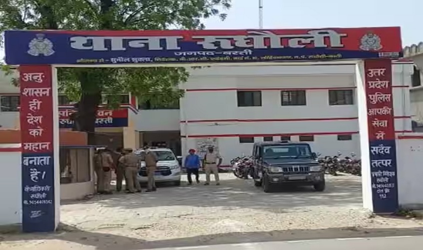 लक्ष्मी की प्रतिमा ले जाने के दौरान मस्जिद पर गिरा गुलाल, बस्ती जिले में आपस में भिड़े दो समुदाय