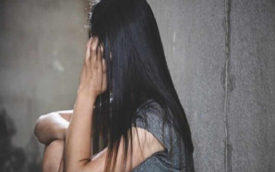 Bareilly : अपनी नाबालिग बेटी से शारीरिक संबंध बनाता बाप, शादीशुदा बेटी भी करती थी सहयोग, पुलिस पहुंची तो हुआ फरार