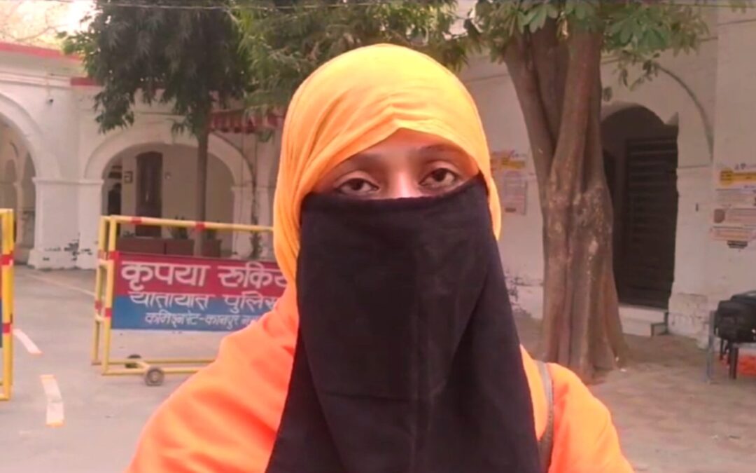 Kanpur : मुस्लिम महिला सीएम योगी से मिली तो काजी ने किया महिला का समाजिक बहिष्कार कहा, “तुम अब हिंदू…”