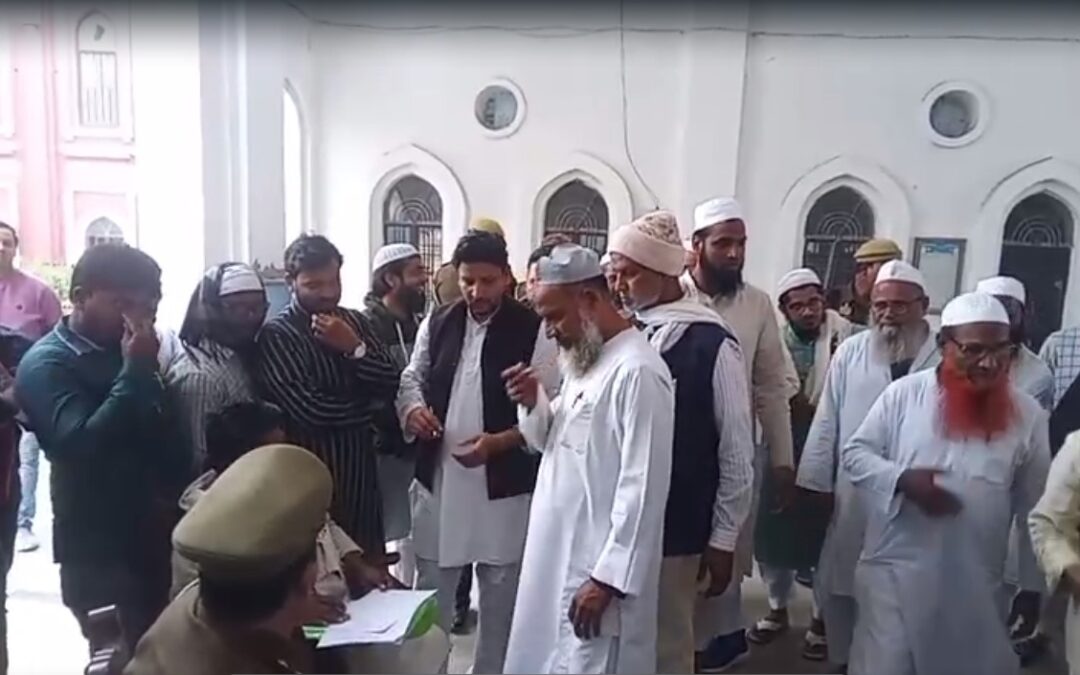 Azamgarh : पूर्व प्रधानाचार्य ने किया 8 करोड़ रुपए का गबन, छात्राओं के साथ दुर्व्यवहार के भी लगे आरोप