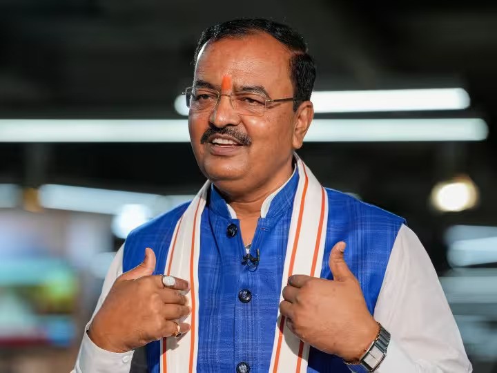 UP Politics : केशव प्रसाद मौर्य ने साधा सपा प्रमुख अखिलेश यादव पर निशाना, “सपा बहादुर श्री अखिलेश यादव…”