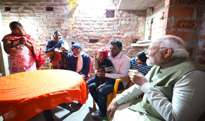 UP News : कौन हैं वो महिला मीरा मांझी जिनसे पीएम मोदी ने अयोध्या में घर जाकर की बात, चाय भी पी..