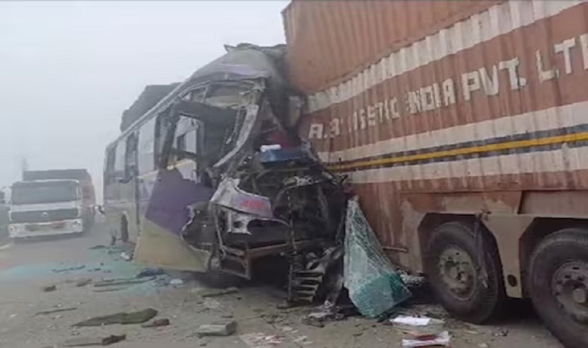UP News : शाहजहाँपुर में घने कोहरे के कारण एक बड़ा सड़क हादसा, 12 की मौत, CM योगी ने जताया दुःख