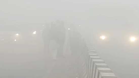 Weather : यूपी के इन जिलों में अगले दो दिनों में हो सकती है हल्की बारिश, कुछ जिलों को लेकर कोहरे का अलर्ट जारी