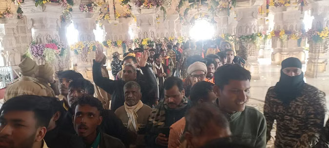 Ram Lalla Darshan : तीन बजे तक ढाई लाख लोगों ने किया राम लला के दर्शन, शाम तक 6 लाख तक पहुंच सकता है आंकड़ा