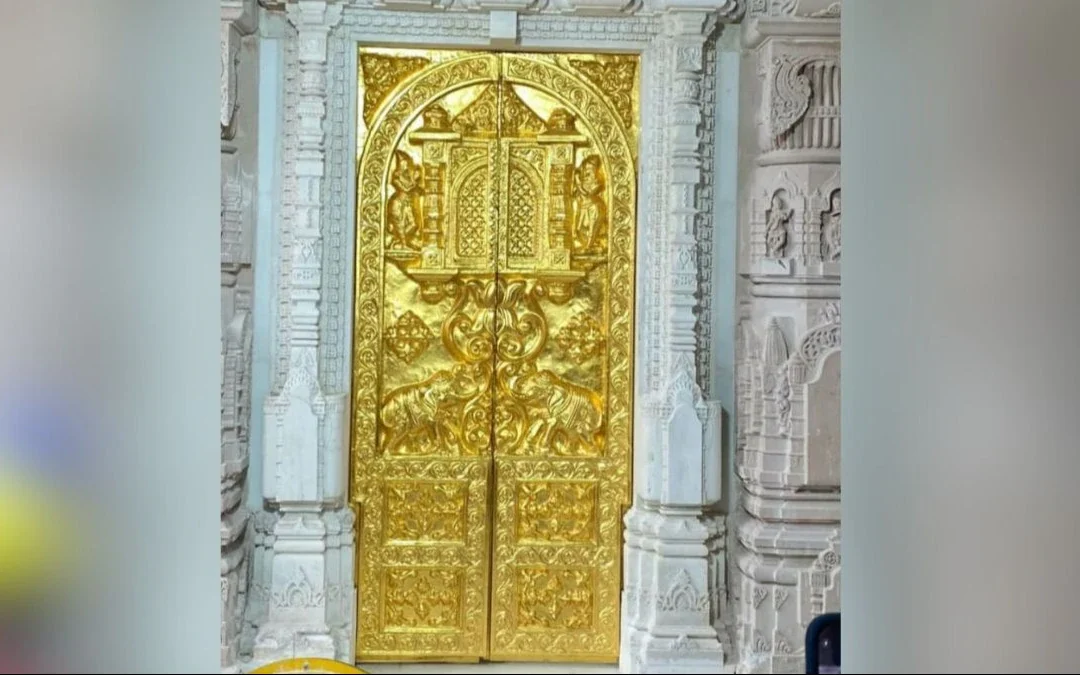 Ram Mandir : राम मंदिर में सोने के सभी 14 दरवाज़े लग चुके हैं, इतने करोड़ है एक-एक दरवाज़े की कीमत