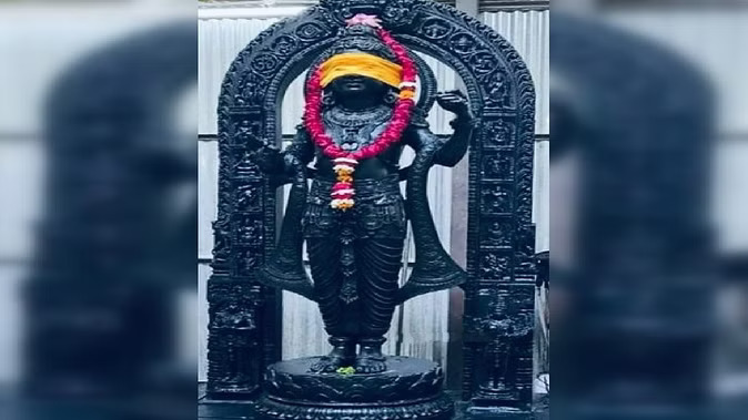 Sanctum Sanctorum : राम लला की बाल स्वरूप की प्रतिमा को गर्भगृह में किया गया स्थापित, 22 जनवरी को होगी प्राण-प्रतिष्ठा