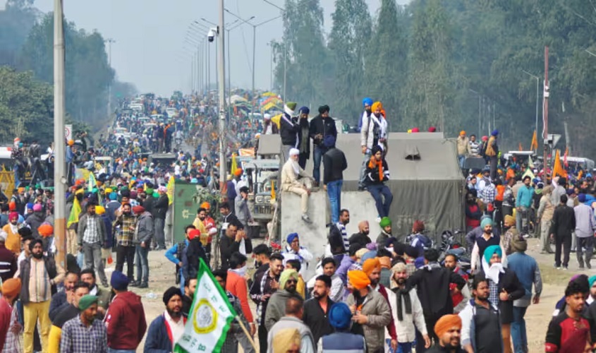 Kisan Andolan : किसानों में बढ़ा आक्रोश, कल पंजाब में कब तक रहेगा रेलवे ट्रैक ठप