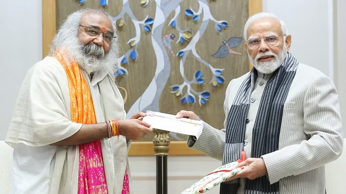 Sambhal : कांग्रेस नेता आचार्य प्रमोद कृष्णम ने पीएम मोदी से की मुलाकात, सियासी गलियारे में तेज हुई चर्चाएं