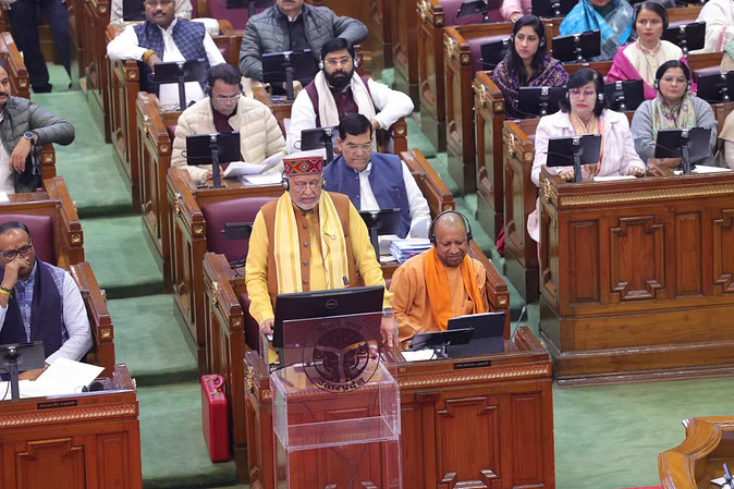 UP Budget : यूपी बजट में सड़कों पर है विशेष ध्यान, धार्मिक स्थानों को जाने वाली सड़कों के लिए 1750 करोड़