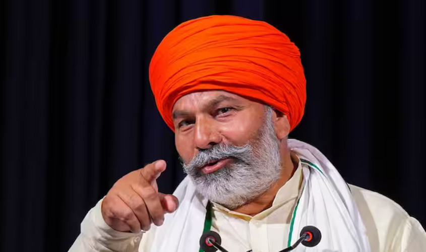 UP Politics : राकेश टिकैत बोले “हम भी वोट देंगे, कोई नोटा तो दबाएंगे नहीं…”
