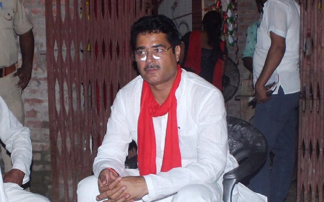 UP Politics : सपा विधायक ने की शिवपाल सिंह यादव से मुलाकात, बेटी के विवाह का न्योता या फिर क्रॉस वोटिंग क्या है मामला ?