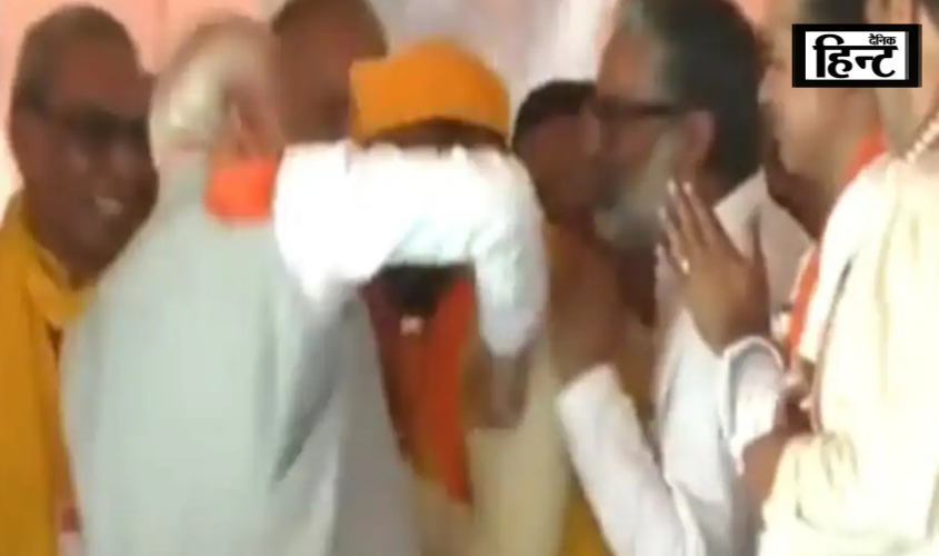 Ghosi : पीएम मोदी ने परखी अरविंद राजभर की फिटनेस, देखें पूरा वीडियो