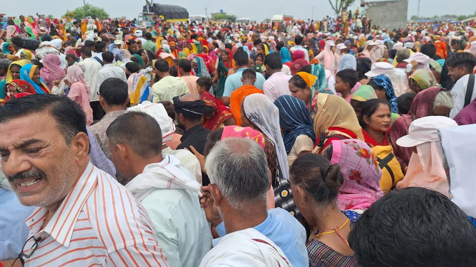 Hathras : बाबा के काफिले को निकालने के लिए रोके गए थे अनुयायी, जिसके कारण 130 से ज्यादा लोगों ने गंवाई जान