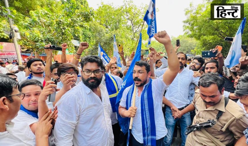 Bharat Band : सुप्रीम कोर्ट के फैसले के खिलाफ चंद्रशेखर आजाद ने किया विरोध प्रदर्शन, सोशल मीडिया पर साझा किया तस्वीर