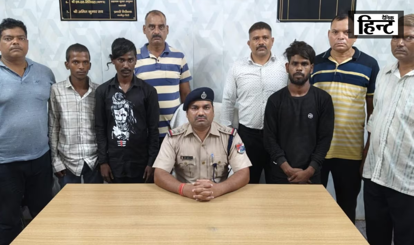 Ghazipur : रेलवे ट्रैक पर तीन मीटर तक रखे पत्थर, इंजन पर भी किया पथराव, तीन युवक गिरफ्तार