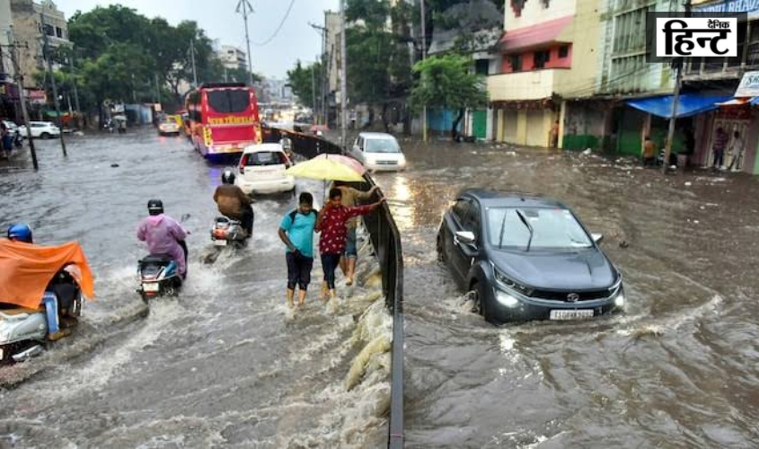 UP Monsoon Update : बारिश ने सूबे में अब तक ली 32 लोगों की जान, तीन दिन अभी हालात सुधरने के आसार नहीं