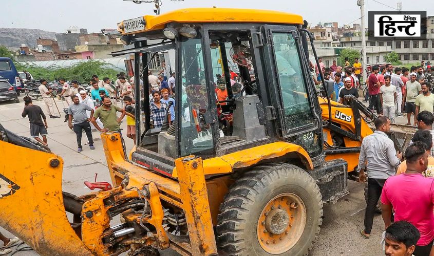 Bulldozer Action : दिल्ली के इस इलाके में चल सकता है बुलडोजर, खतरे की ज़द में 400 से 500 घर