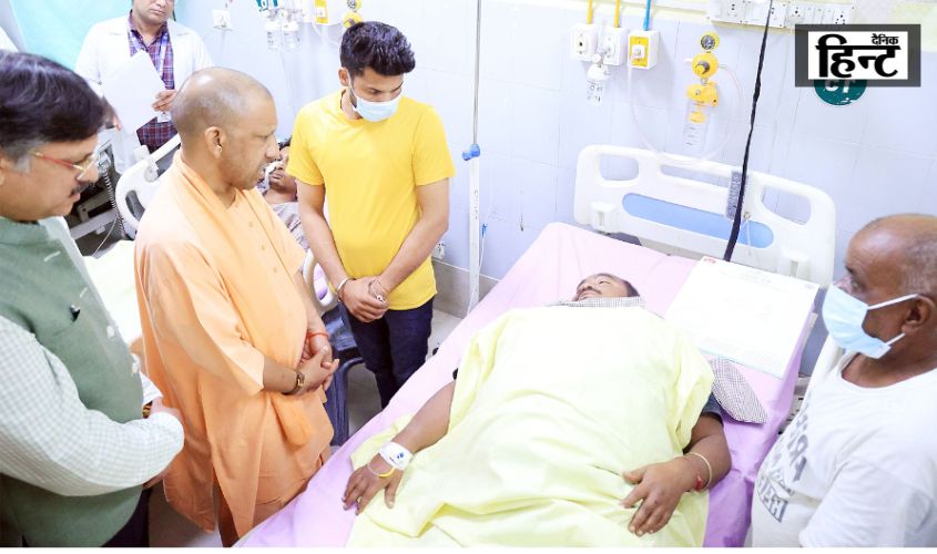 Lucknow Building Collapses : CM योगी ने हादसे का लिया संज्ञान, घायलों का इलाज और राहत-बचाव का दिया निर्देश