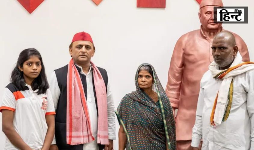 Akhilesh Yadav : अखिलेश यादव ने मंगेश यादव के परिवार से किया मुलाकात, भाजपा सरकार पर लगाया गंभीर आरोप