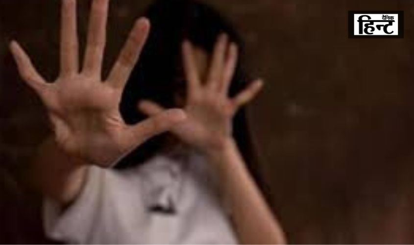 Noida : नोएडा में दिनदहाड़े किडनैपिंग, लड़की को ऑटो से खींचकर किया अगवा, परिवार से मदद की गुहार