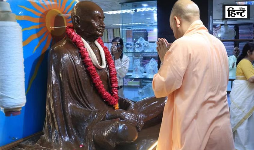 CM Yogi : सीएम योगी ने राष्ट्रपिता महात्मा गांधी की प्रतिमा पर पुष्पांजलि अर्पित कर गांधी आश्रम का किया भ्रमण, देखें यहां तस्वीरें