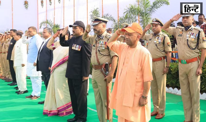 CM Yogi : सीएम योगी आदित्यनाथ ने दो शहीद पुलिसकर्मियों को दी श्रद्धांजलि, परिजनों को किया सम्मानित