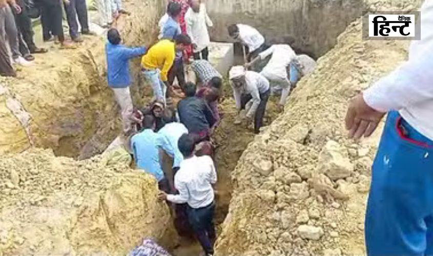 Kasganj News : कासगंज में मिट्टी की ढाय गिरने से 4 महिलाओं की मौत, कई लोग अब भी मलबे में दबे, बचाव कार्य जारी