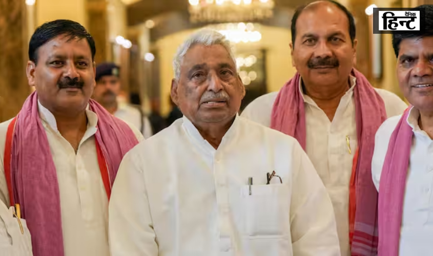 Sambhal : सपा प्रतिनिधि मंडल आज नहीं जाएगा संभल, डीजीपी ने कहा तीन दिन बाद स्थिति सामान्य होने पर जा सकेंगे