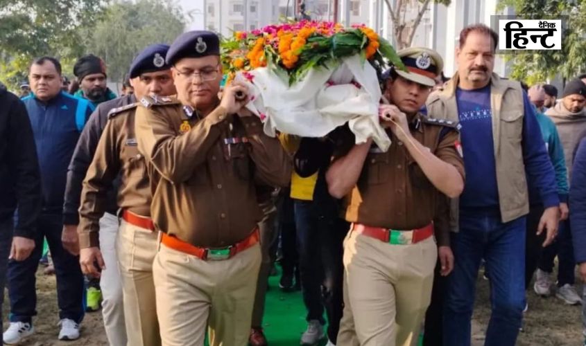 Inspector Sunil Kumar : शामली मुठभेड़ में शहीद हुए इंस्पेक्टर सुनील कुमार को पुलिस लाइन में दी गई श्रद्धांजलि