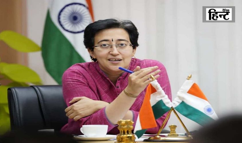 Delhi News : दिल्ली में एक दिन पहले सीएम आतिशी ने फहराया तिरंगा, क्यों 25 जनवरी को मानाया जाता है गणतंत्र दिवस