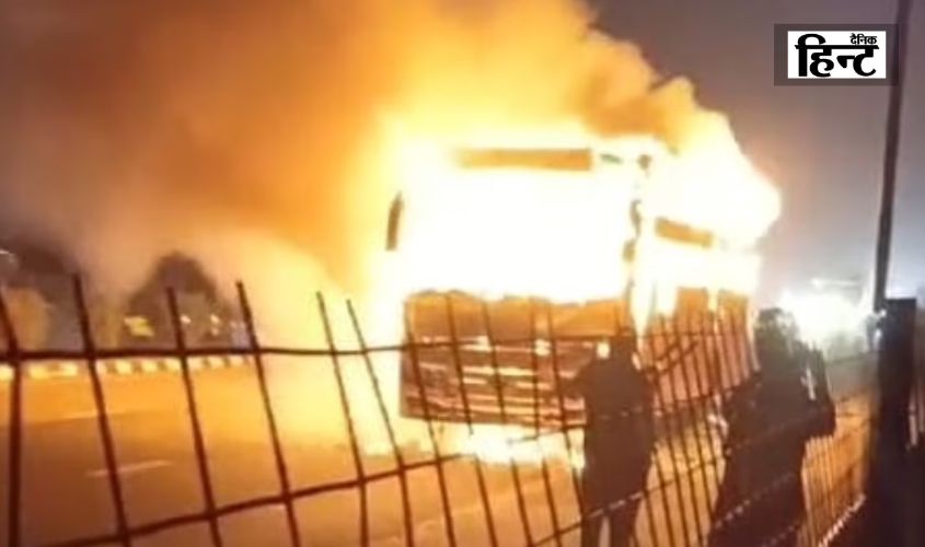 Maha Kumbh 2025 : आगरा-लखनऊ एक्सप्रेसवे पर बड़ा हादसा, महाकुंभ से लौट रही यात्रियों से भरी बस में लगी भीषण आग