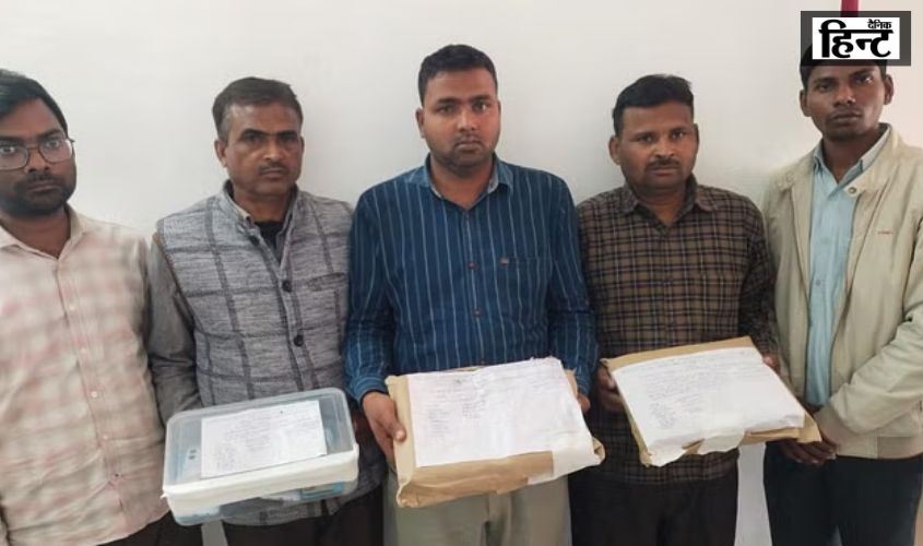 UP News : हरदोई में परीक्षा नकल का भंडाफोड़, छात्रों से 30 हजार वसूले गए, 500 रुपये में सॉल्वर से लिखवाई गईं कॉपियां