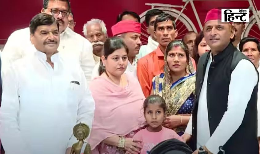 Akhilesh Yadav : अखिलेश यादव ने बुलडोजर एक्शन के बीच अंबेडकर नगर की बच्ची अनन्या यादव को किया सम्मानित