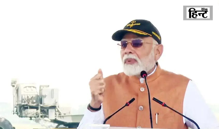 PM Modi: जालंधर के आदमपुर एयरबेस पहुंचे प्रधानमंत्री मोदी, कहा – ‘भारत की तरफ आंख उठाने वालों का एक ही अंजाम…’