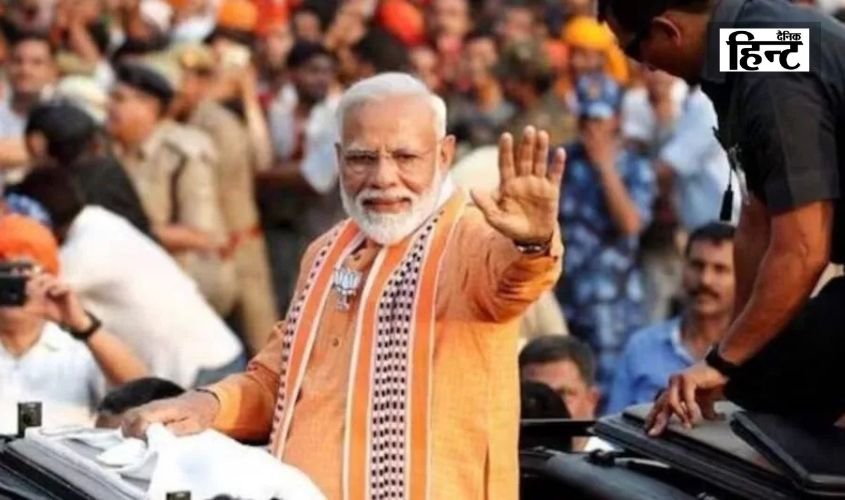 PM Modi News: गुजरात दौरे पर पीएम मोदी पहुंचे भुज, 53 हजार करोड़ की परियोजनाओं की दी सौगात