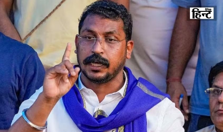 Chandrashekhar Azad: चंद्रशेखर आजाद का अलीगढ़ दौरा के दौरान पीड़ितों से की मुलाकात, मारपीट की घटनाओं को बताया सोची-समझी साजिश