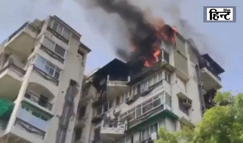 Delhi Fire News: द्वारका के अपार्टमेंट में भीषण आग, सातवीं मंजिल से कूदे दो मासूम और पिता की दर्दनाक मौत, मां-बेटा सुरक्षित