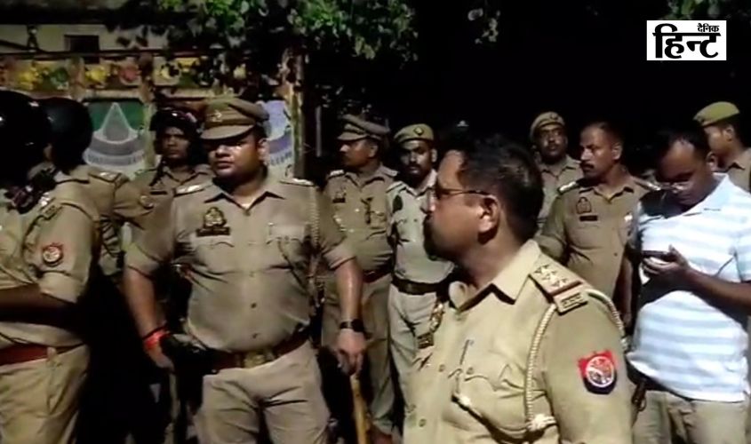 Barabanki News: ‘आई लव मोहम्मद’ बैनर से बाराबंकी के फैजुल्लागंज गांव में बवाल, पुलिस ने संभाला हालात