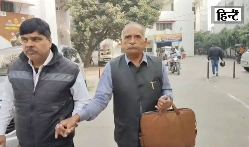 Bareilly Retired Subedar: Elderly soldier forced to wander from door to door
