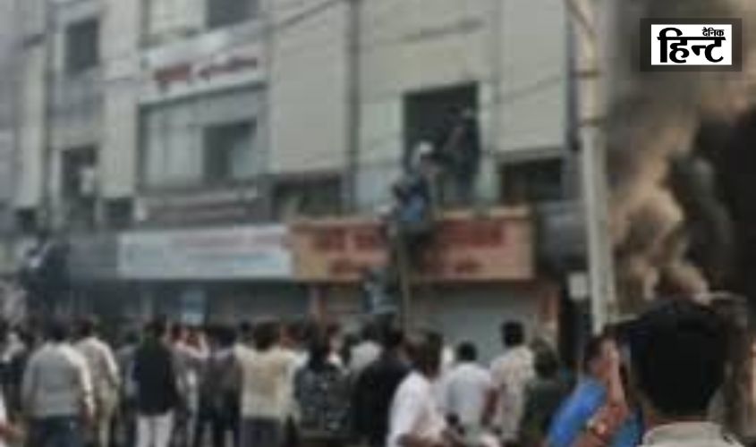 Gujrat Fire News: भावनगर के पास कॉम्प्लेक्स में भीषण आग, अस्पतालों में मचे हड़कंप में सभी मरीज सुरक्षित बाहर निकाले गए